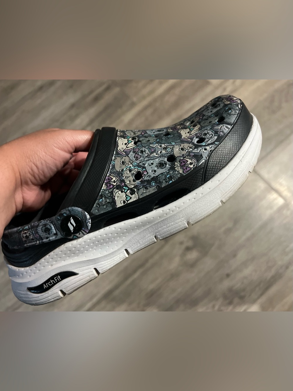 Women's Skechers Foamies Arch Fit Cool Pups size 7